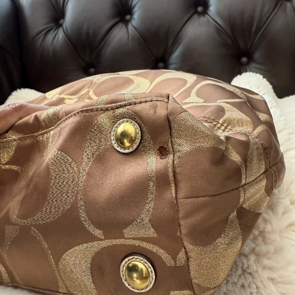 $25 TODAY ONLY ๐บ๐ธ Coach GUC Gold Brown Bag Big Interior *Pics for Minor Callouts - Picture 7 of 8
